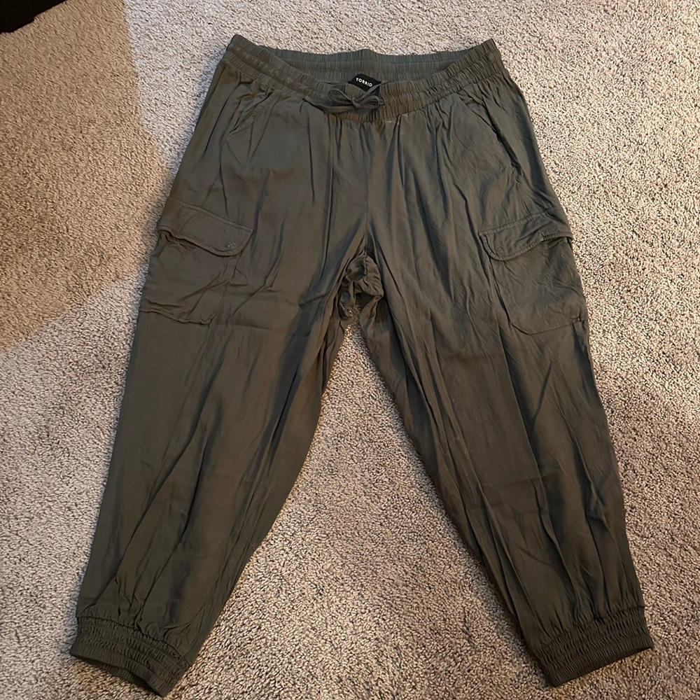 Torrid capri joggers Olive green size 2